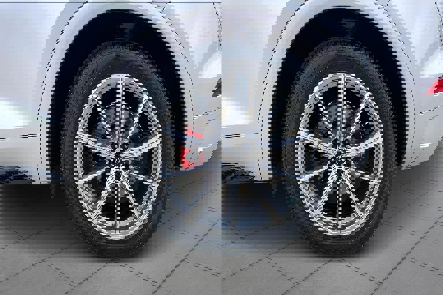 Used 2024 Audi Q5 e Premium Plus image 11