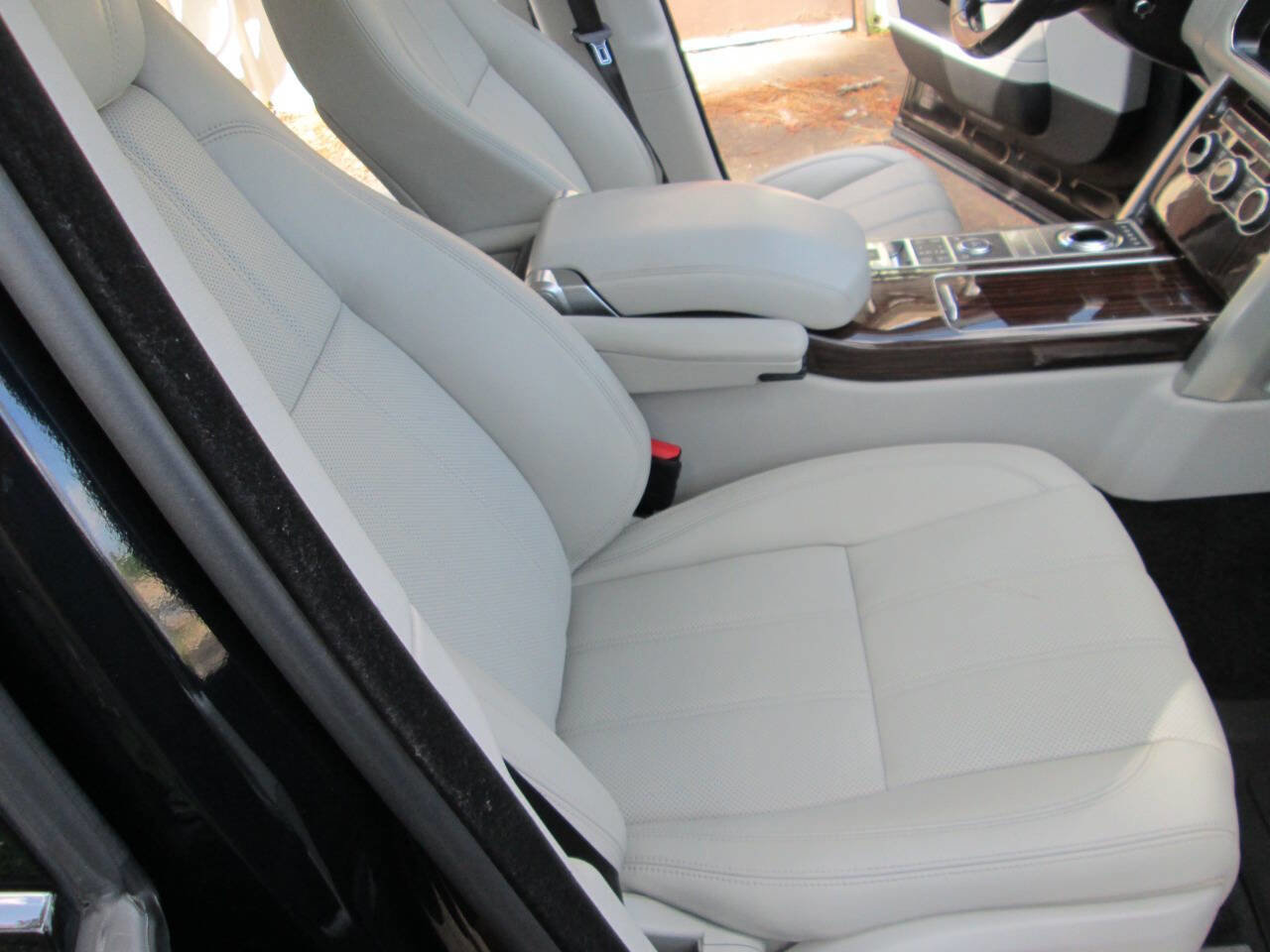 Used 2017 Land Rover Range Rover Supercharged image 21