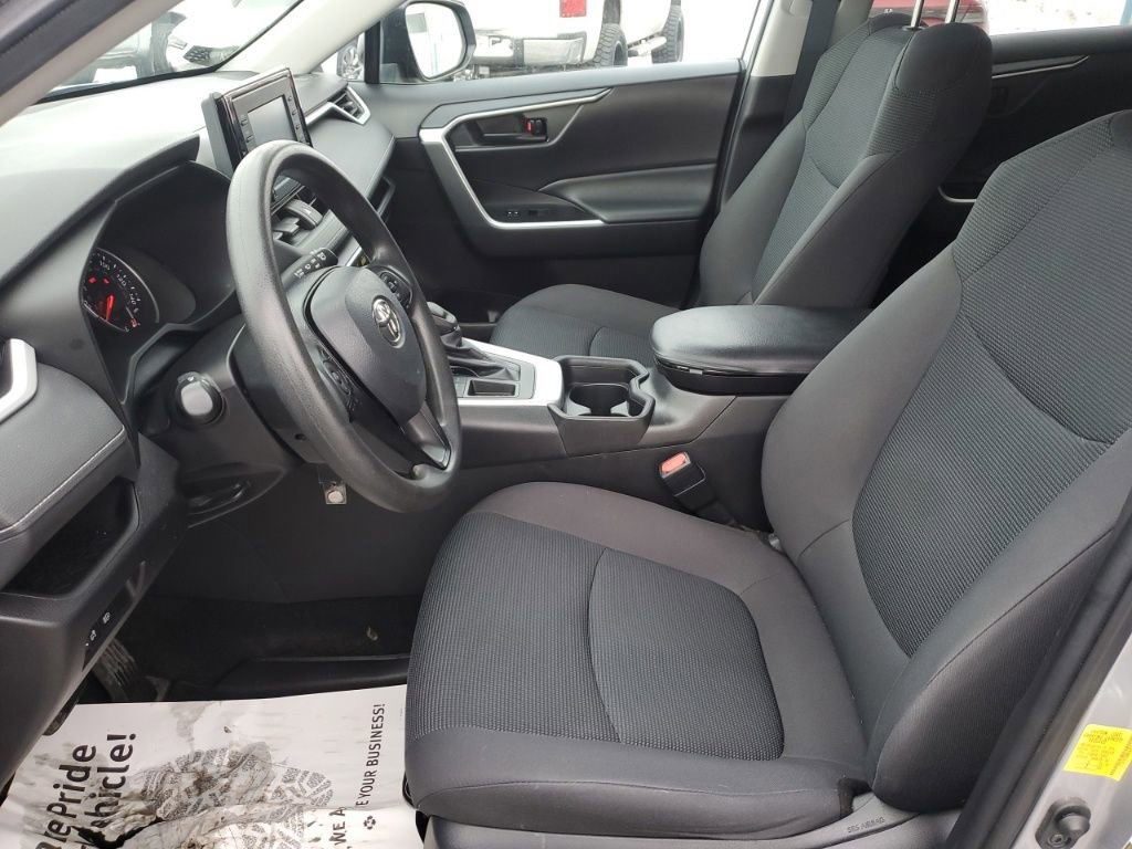 Used 2021 Toyota RAV4 LE image 28