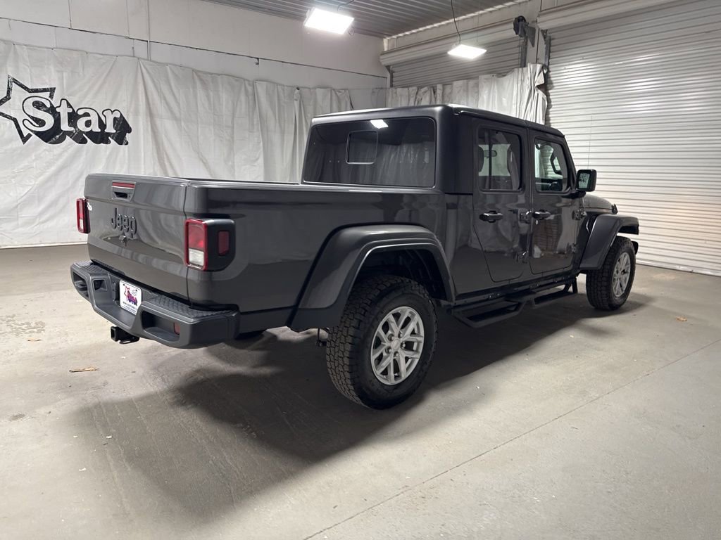 Used 2023 Jeep Gladiator Sport AWD/4WD image 7