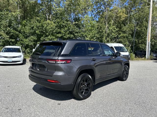 Used 2024 Jeep Grand Cherokee Altitude AWD/4WD image 3