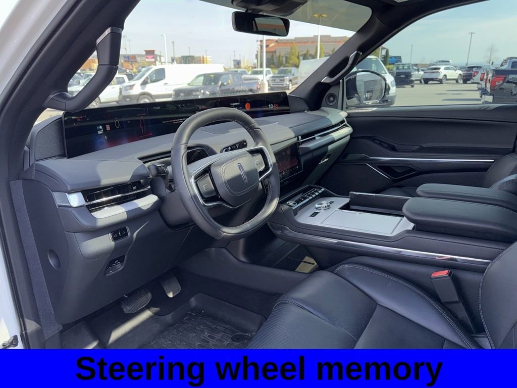 Used 2025 Lincoln Navigator Reserve w/ Jet Appearance Package image 11