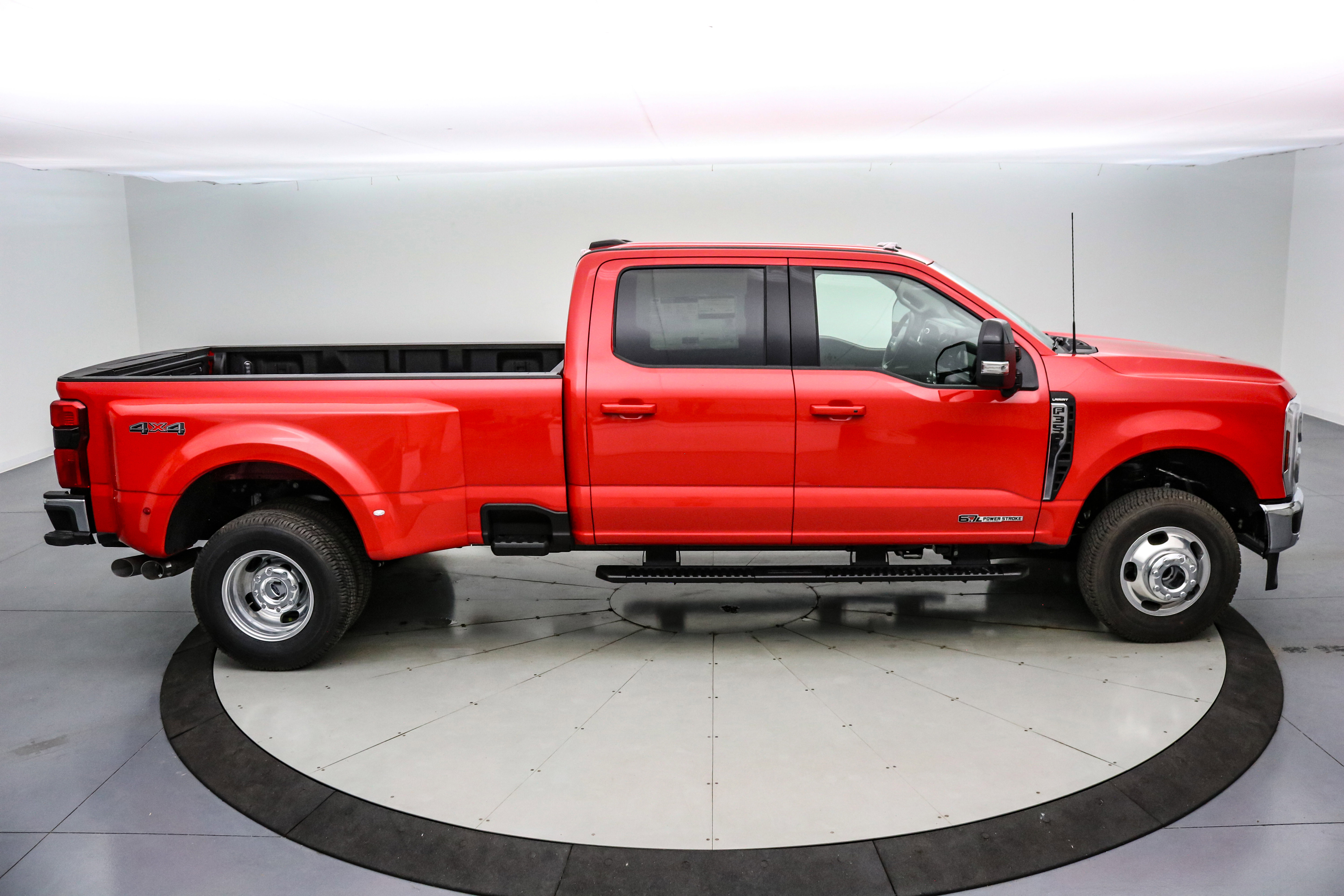 New 2026 Ford F350 Lariat w/ Lariat Premium Package image 3
