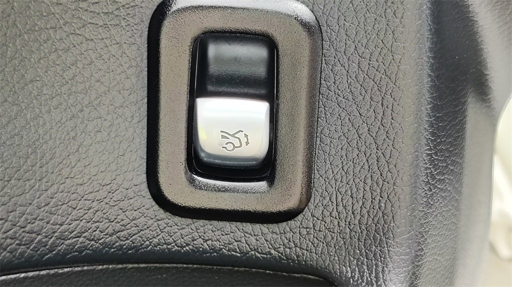 Used 2022 Mercedes-Benz GLC 300 4MATIC image 11