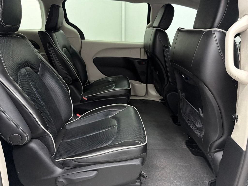 Used 2023 Chrysler Pacifica Limited FWD image 29