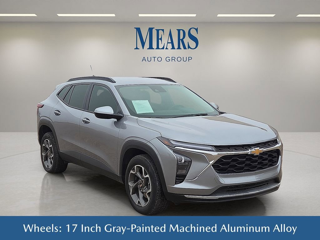 Used 2025 Chevrolet Trax LT w/ LT Convenience Package image 8