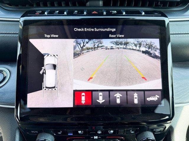 Used 2021 Jeep Grand Cherokee L Limited w/ Luxury Tech Group II image 16