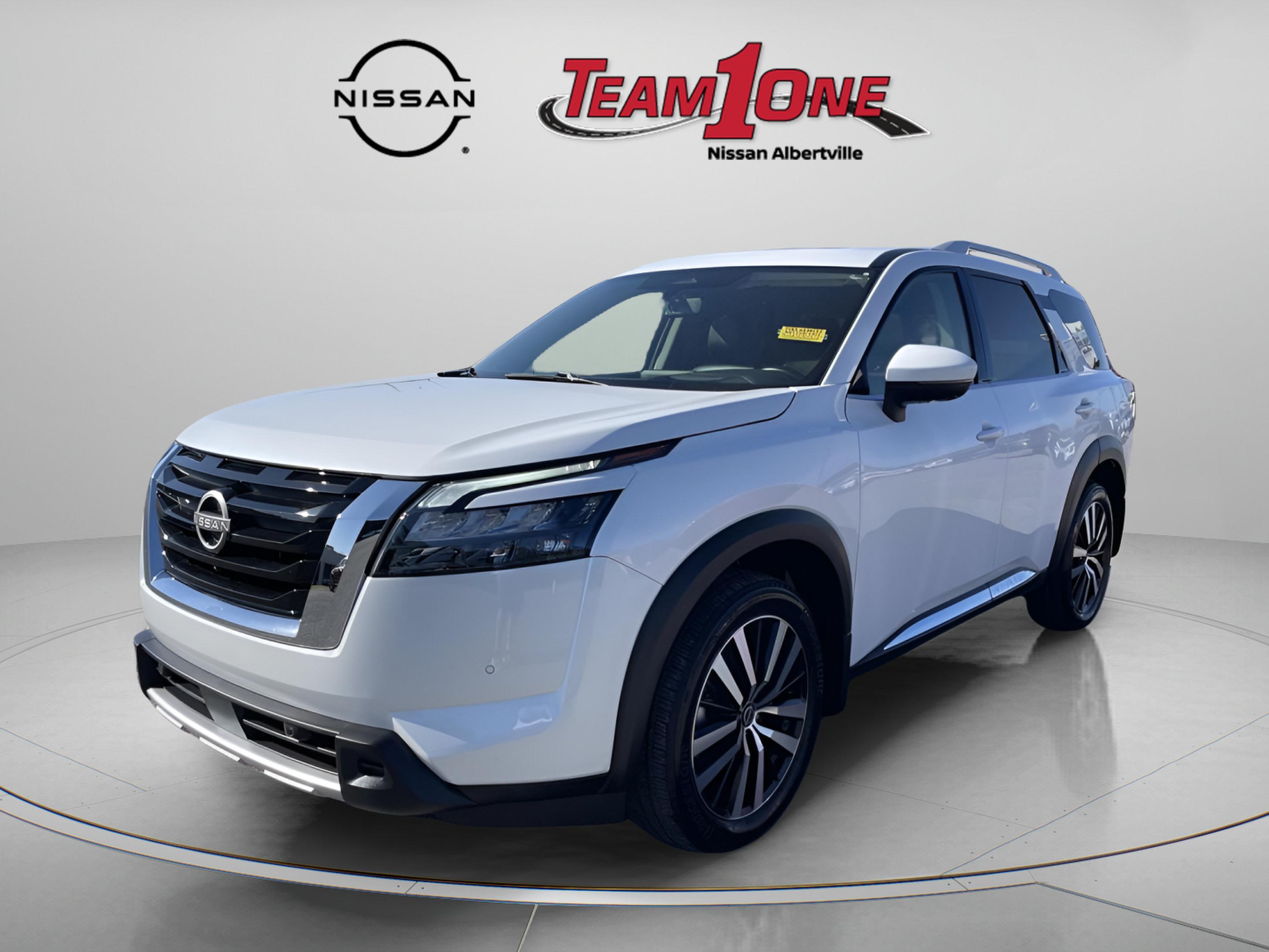 Used 2025 Nissan Pathfinder Platinum AWD/4WD image 4