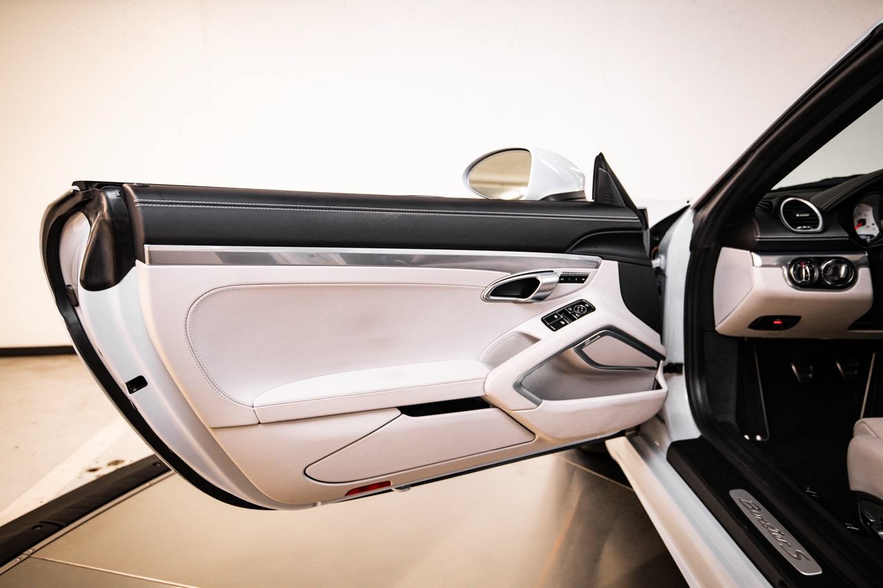 Certified 2024 Porsche 718 Boxster S RWD image 23