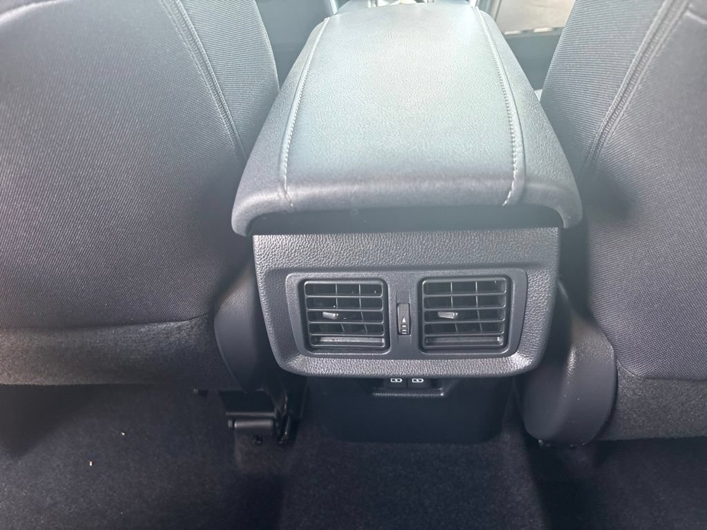 Used 2023 Toyota Venza LE AWD/4WD image 27