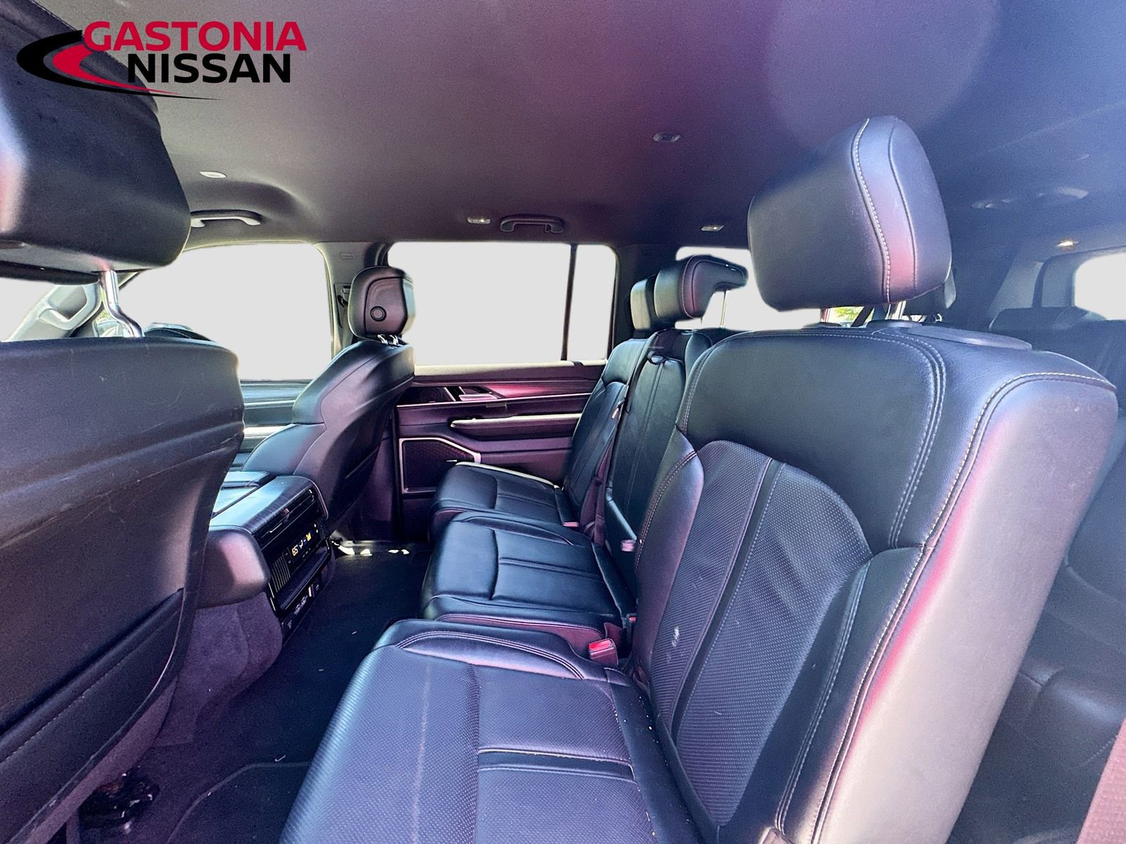 Used 2024 Jeep Wagoneer L Series II RWD image 33