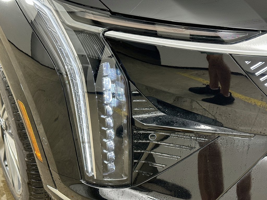 New 2027 Cadillac Optiq Premium Luxury w/ LPO, Floor Liner Package AWD/4WD image 40