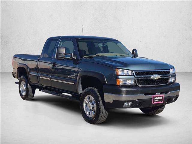 Used 2006 Chevrolet Silverado 2500 LT w/ Heavy-Duty Power Package RWD image 3