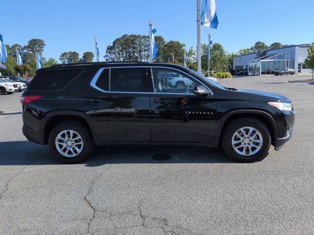 Used 2021 Chevrolet Traverse LT image 2