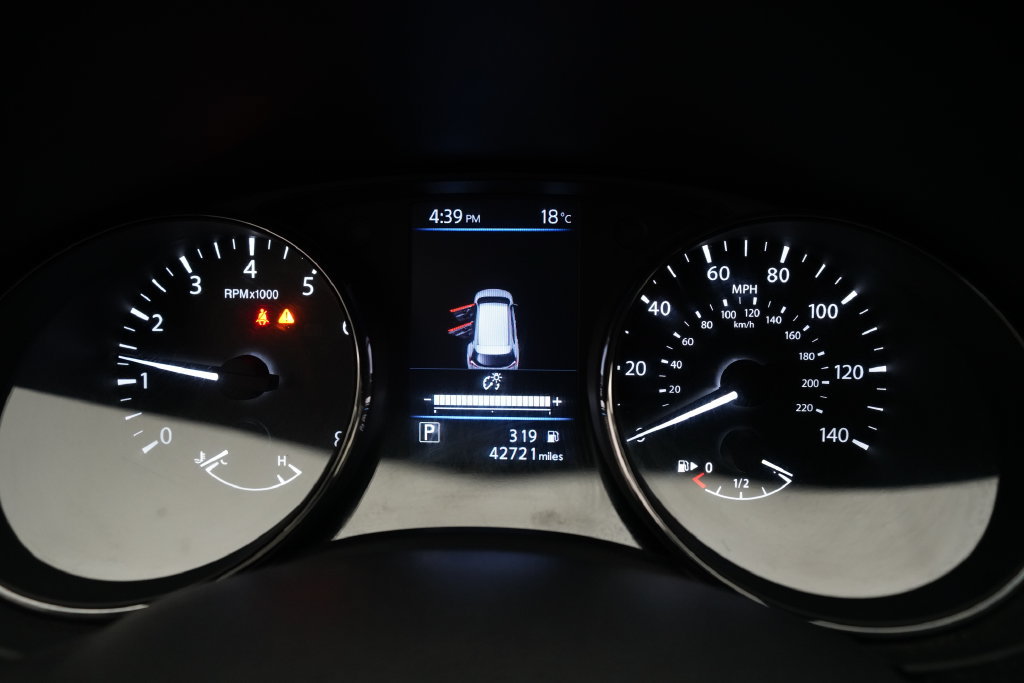 Used 2020 Nissan Rogue SV AWD/4WD image 2