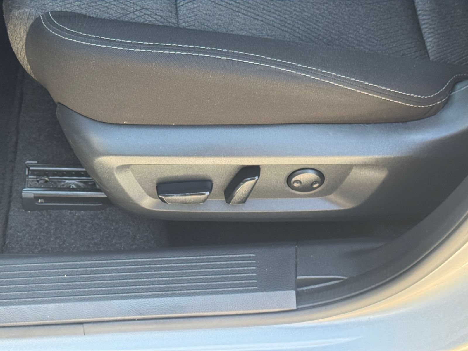 Used 2025 Nissan Rogue SV AWD/4WD image 21