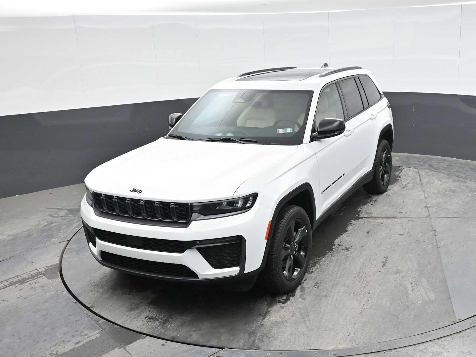 Used 2026 Jeep Grand Cherokee Limited w/ Limited Altitude Package AWD/4WD image 16