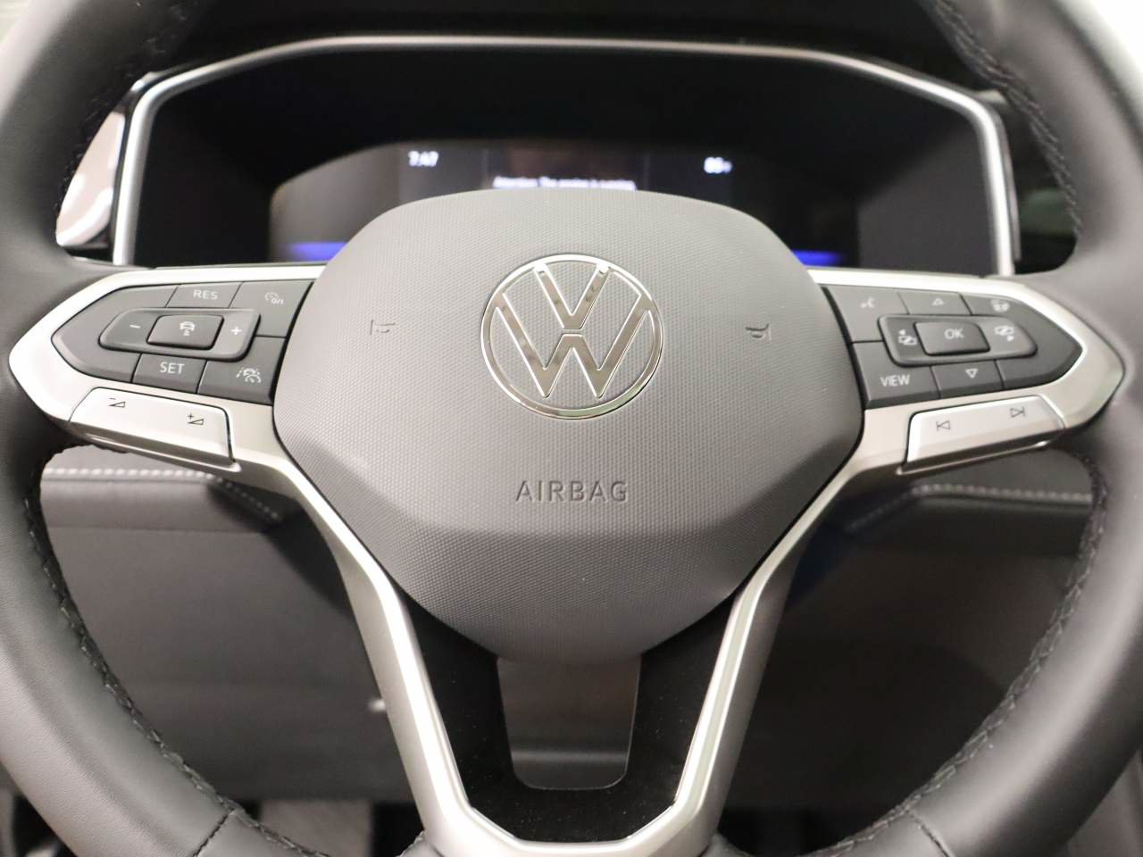 New 2026 Volkswagen Taos SE FWD image 11