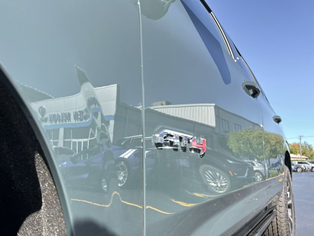 New 2026 GMC Yukon AT4 Ultimate AWD/4WD image 17