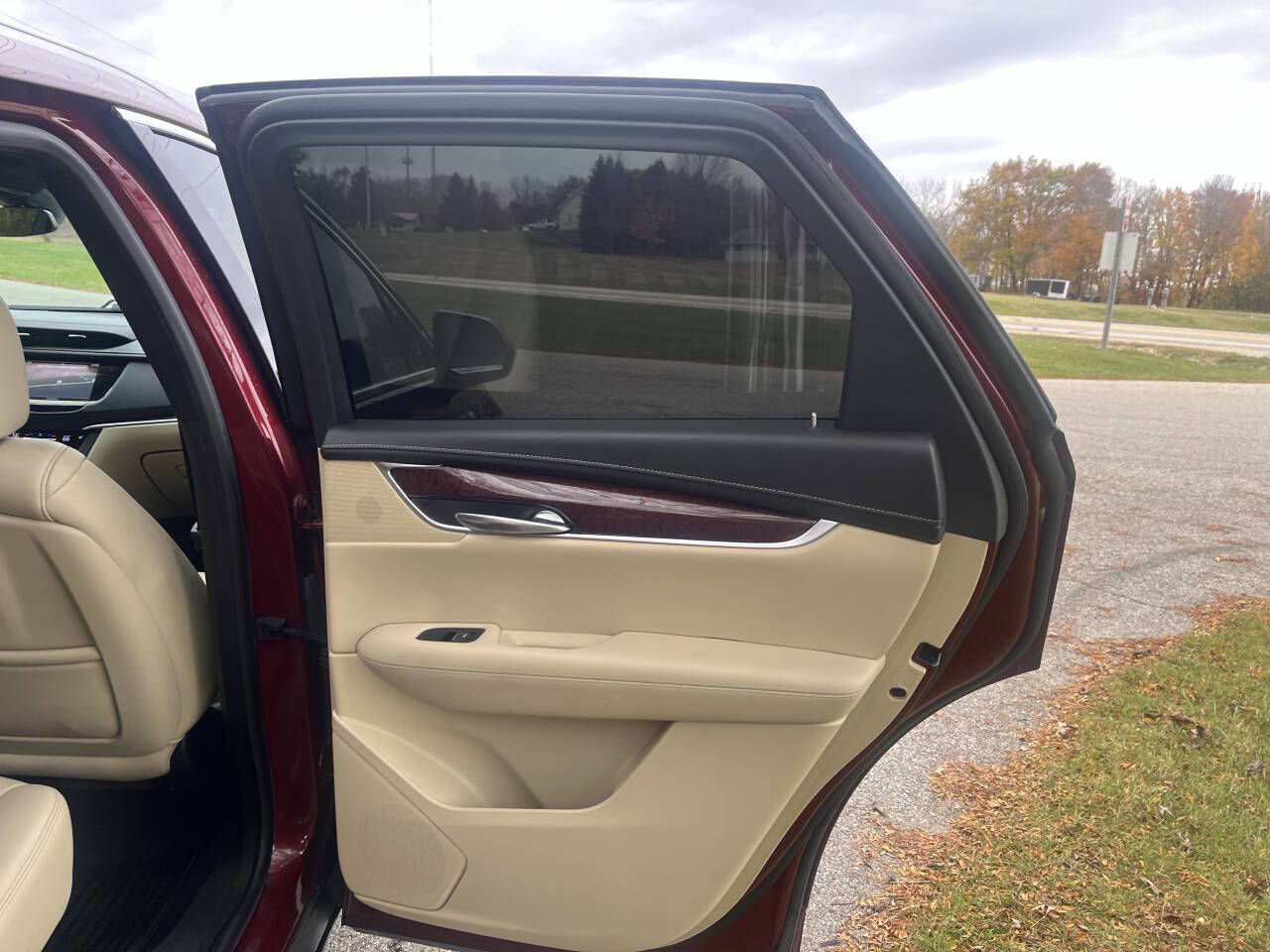 Used 2017 Cadillac XT5 Luxury w/ Driver Awareness Package image 35