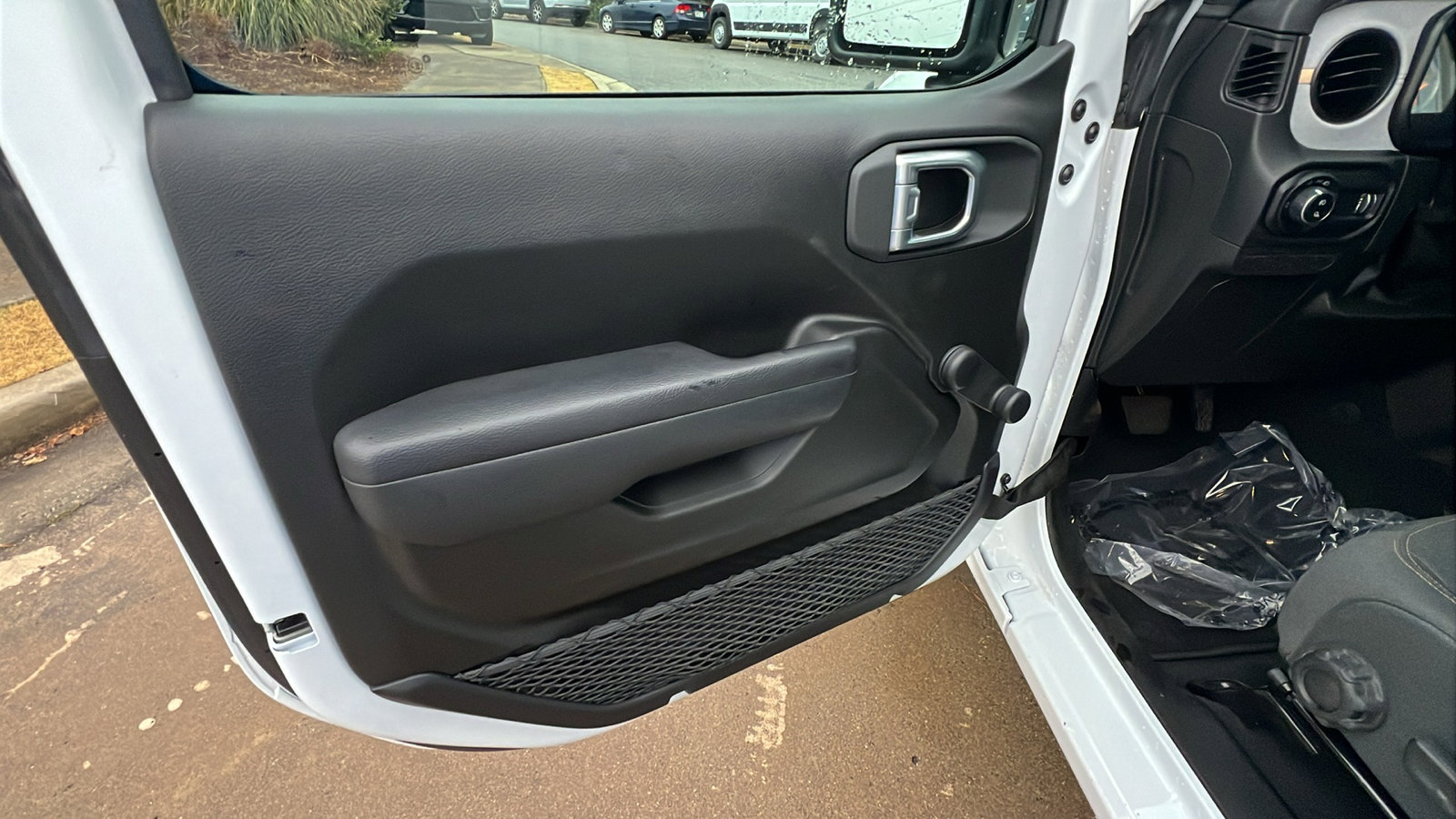 Used 2024 Jeep Gladiator Sport image 14