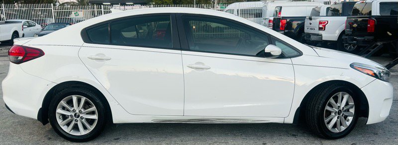 Used 2017 Kia Forte S image 6