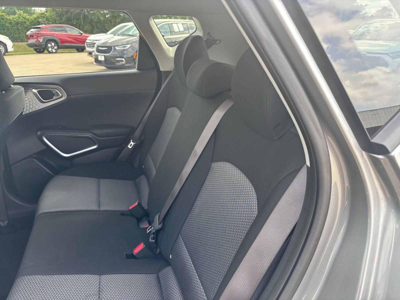 Used 2025 Kia Soul LX w/ LX Technology Package FWD image 37