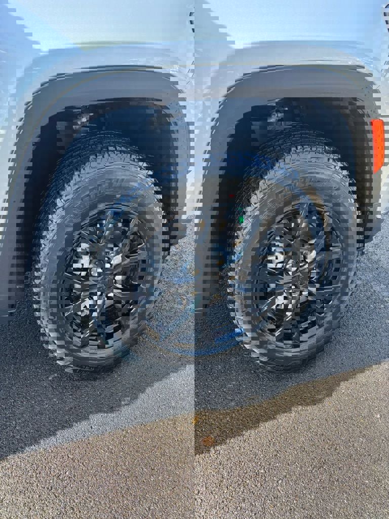 Used 2025 Jeep Grand Cherokee Altitude image 20