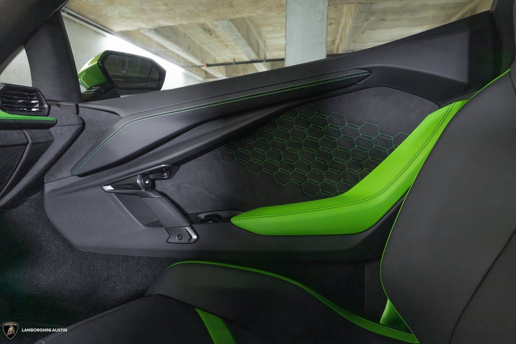 Used 2024 Lamborghini Revuelto image 29