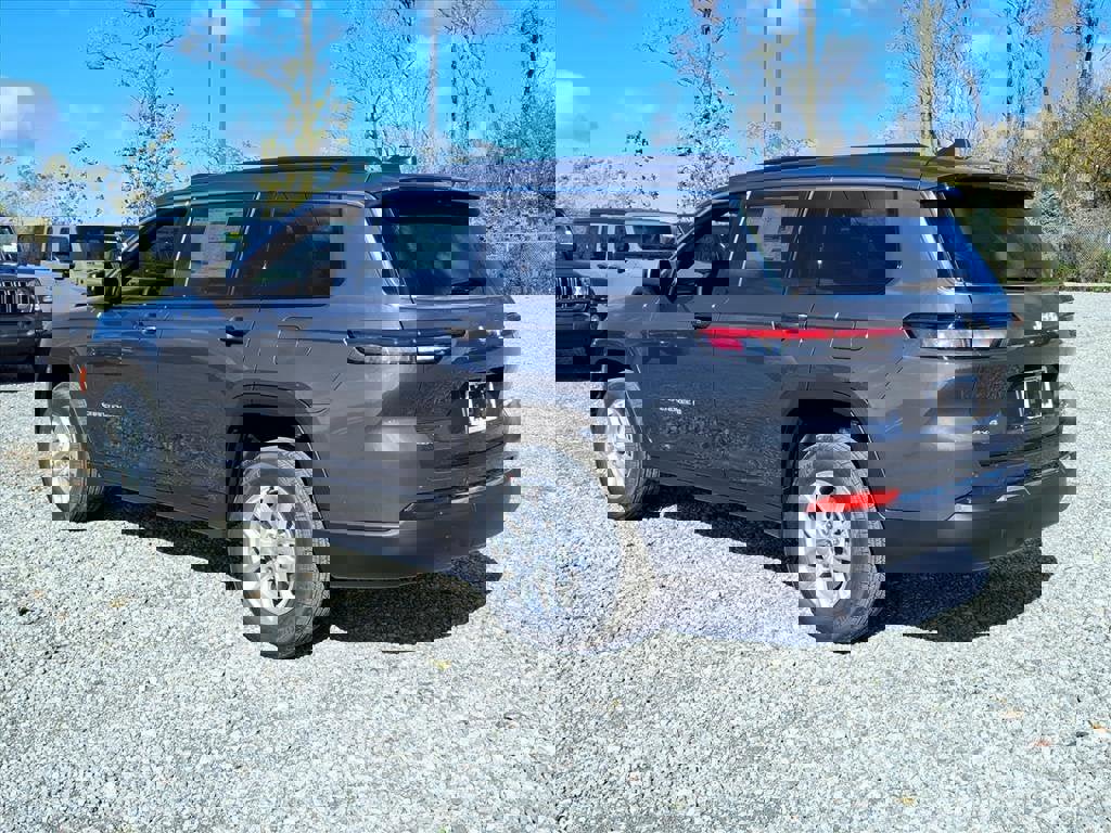 New 2025 Jeep Grand Cherokee L Laredo w/ Luxury Tech Group I image 3