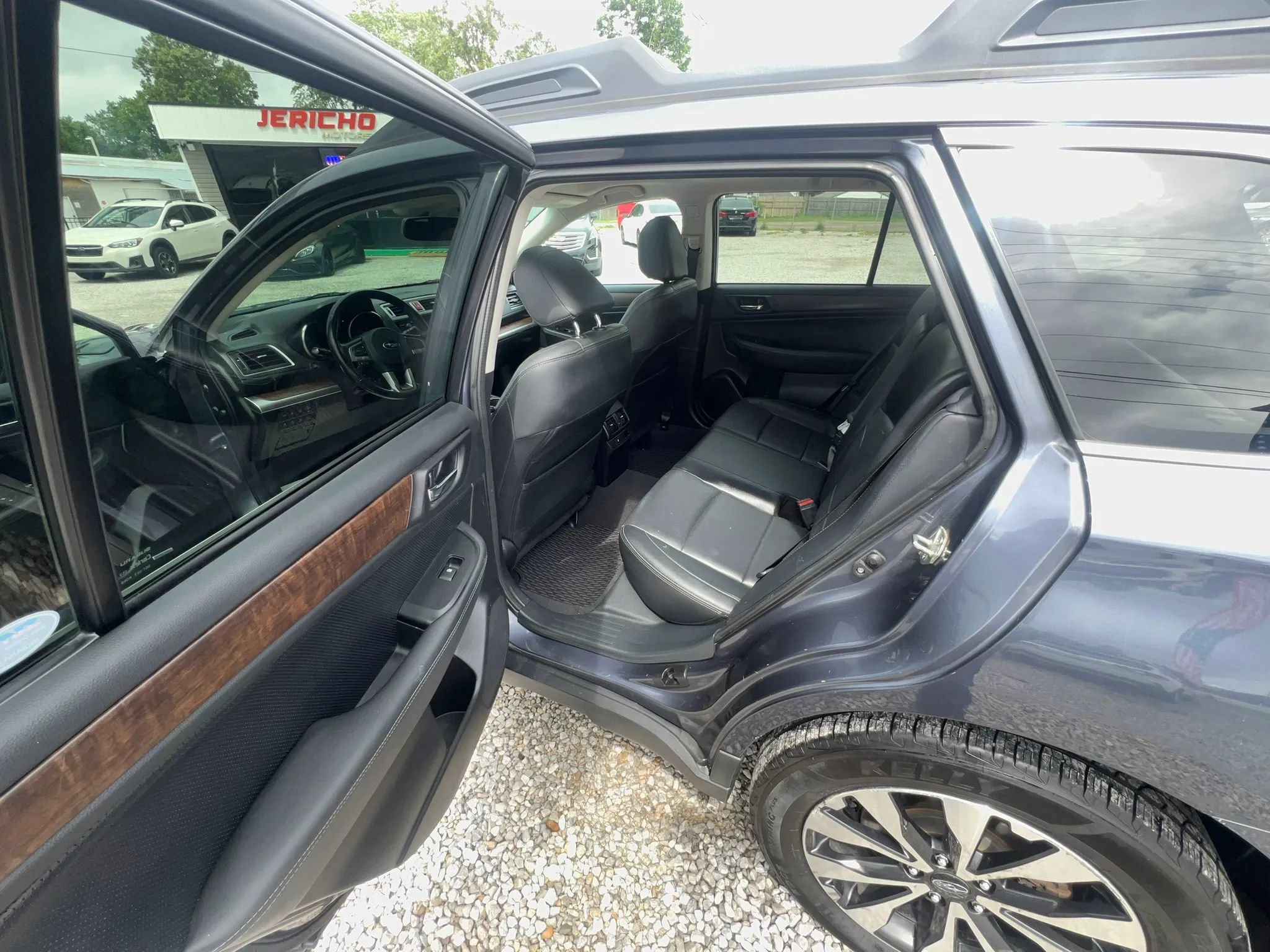 Used 2016 Subaru Outback 3.6R Limited AWD/4WD image 9