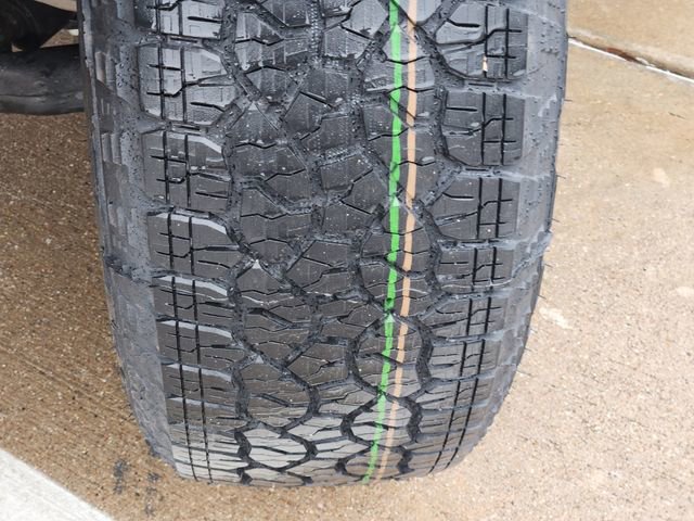 Used 2022 Chevrolet Suburban Z71 w/ Off-Road Capability Package AWD/4WD image 18