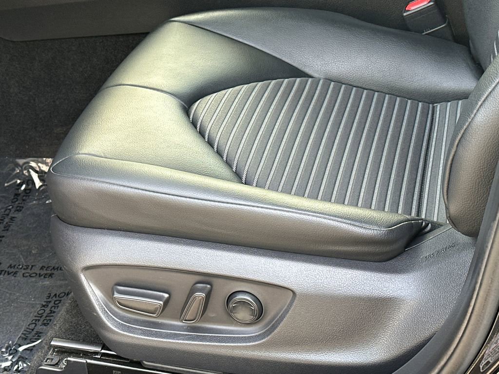 Used 2019 Toyota Camry SE image 18