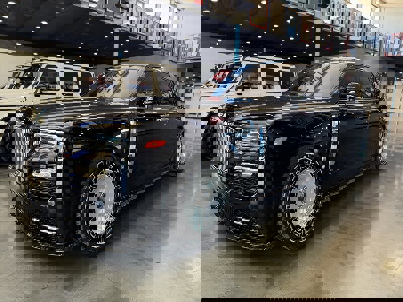 Used 2024 Rolls-Royce Phantom Sedan image 5