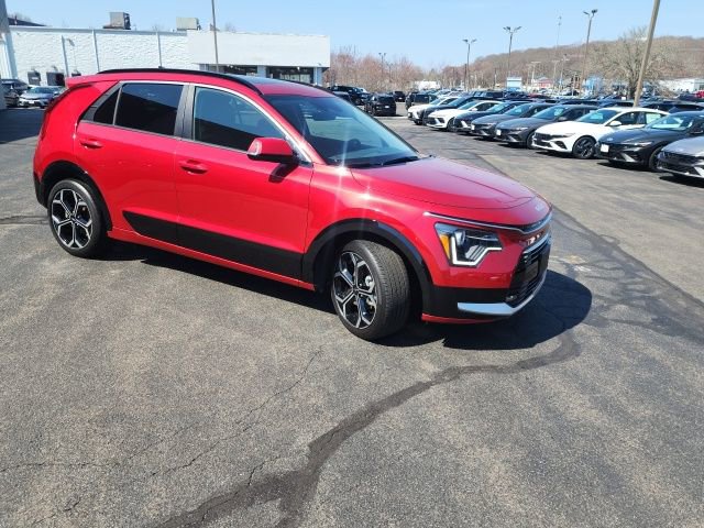 Used 2023 Kia Niro EX Touring image 3