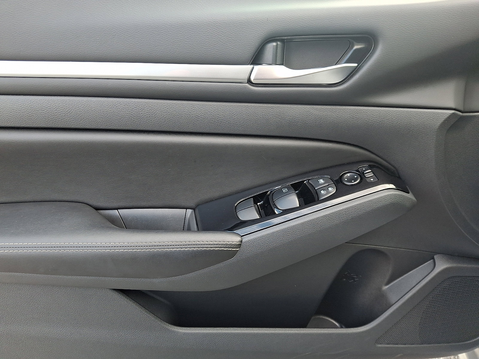 Used 2023 Nissan Altima 2.5 SV image 12