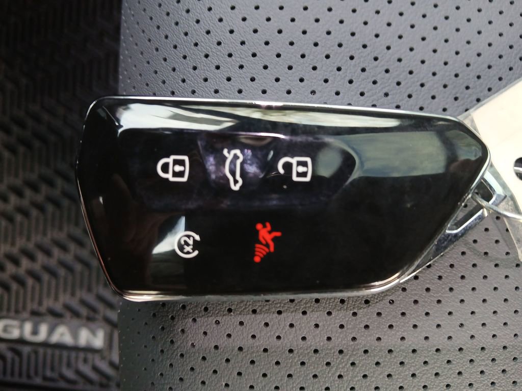 New 2026 Volkswagen Tiguan SE R-Line image 28