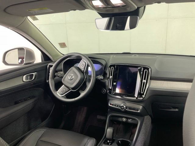 Certified 2025 Volvo XC40 B5 Core AWD/4WD image 26