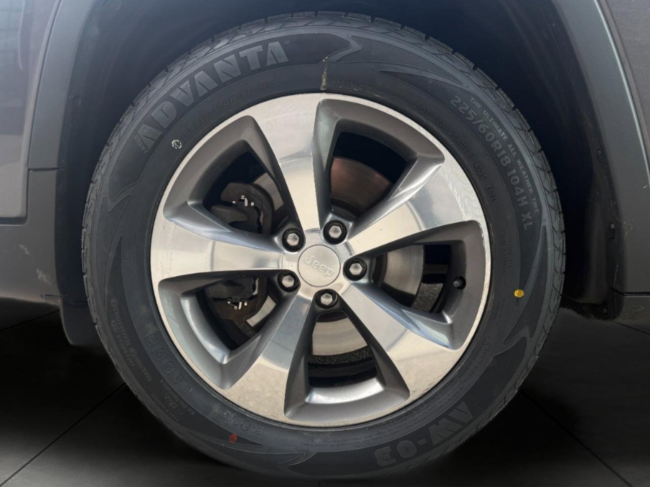 Used 2019 Jeep Cherokee Limited AWD/4WD image 7