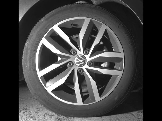 Used 2025 Volkswagen Jetta SE FWD image 9
