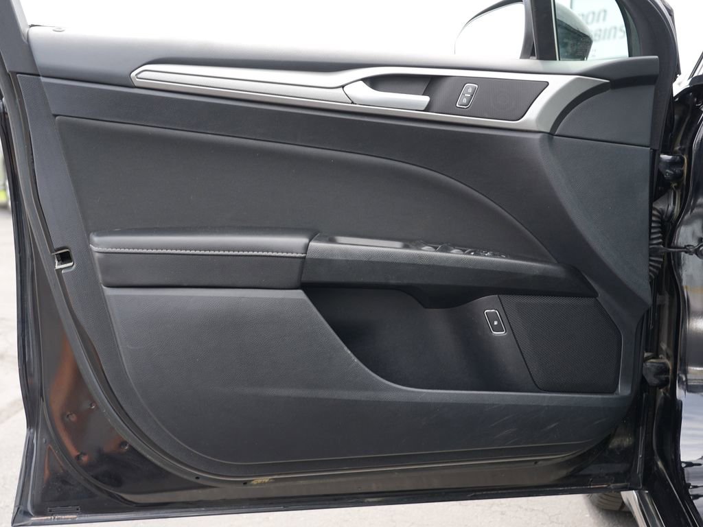 Used 2020 Ford Fusion SE FWD image 14