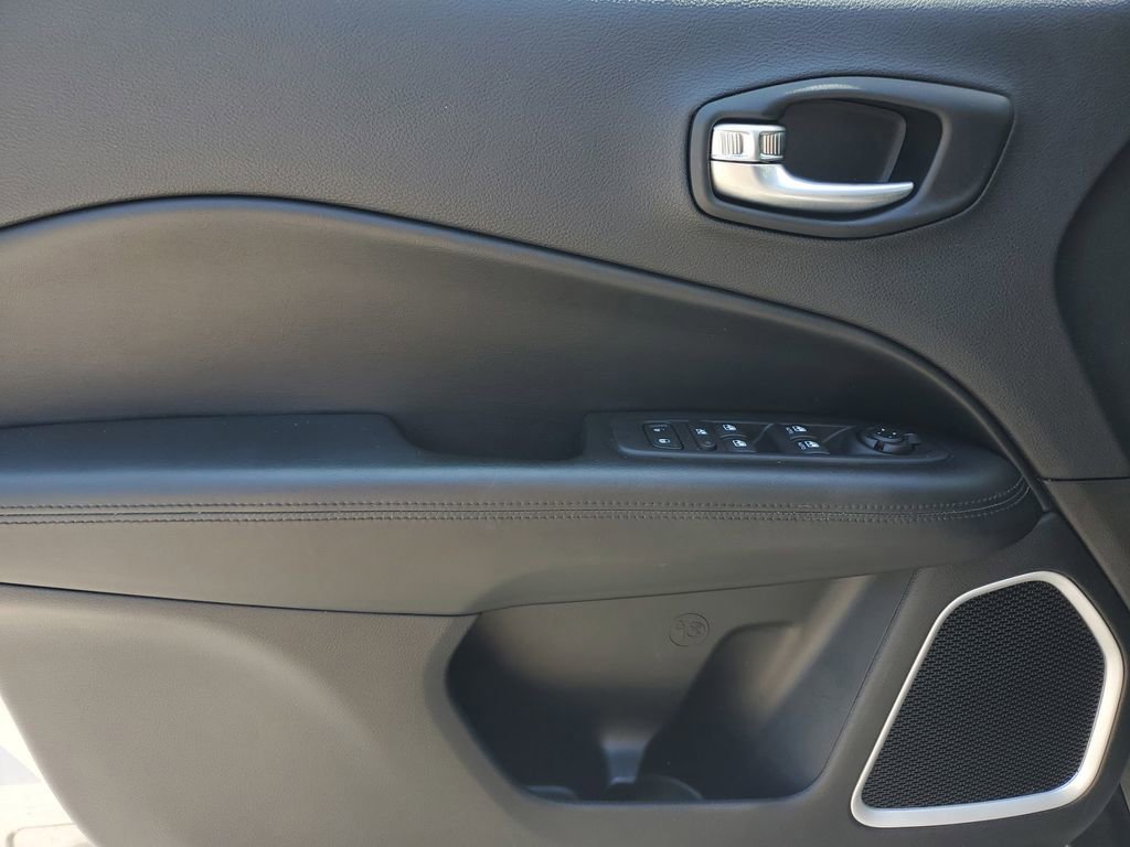 Used 2019 Jeep Compass Altitude image 17