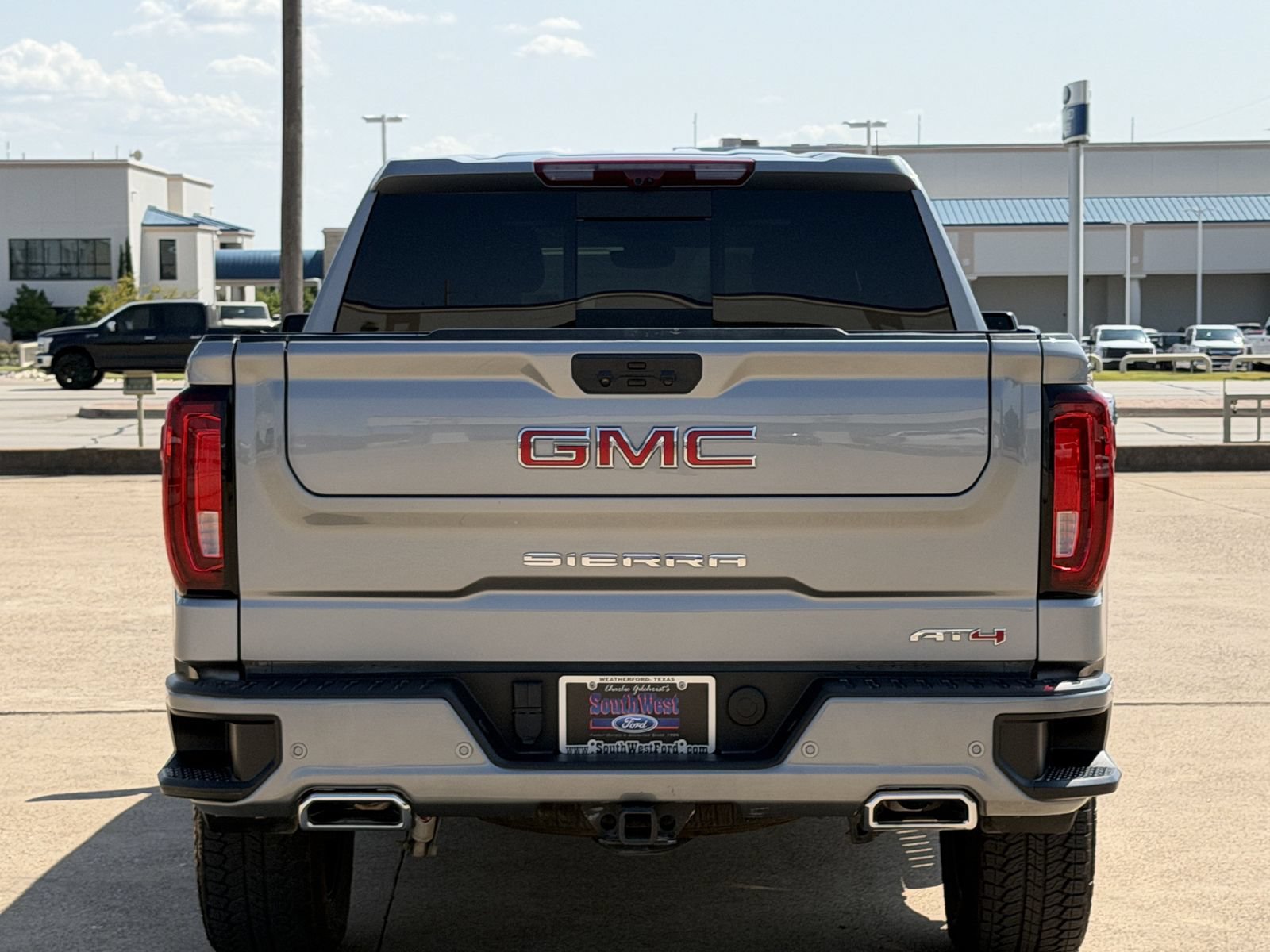 Used 2025 GMC Sierra 1500 AT4 w/ AT4 Premium Package AWD/4WD image 5