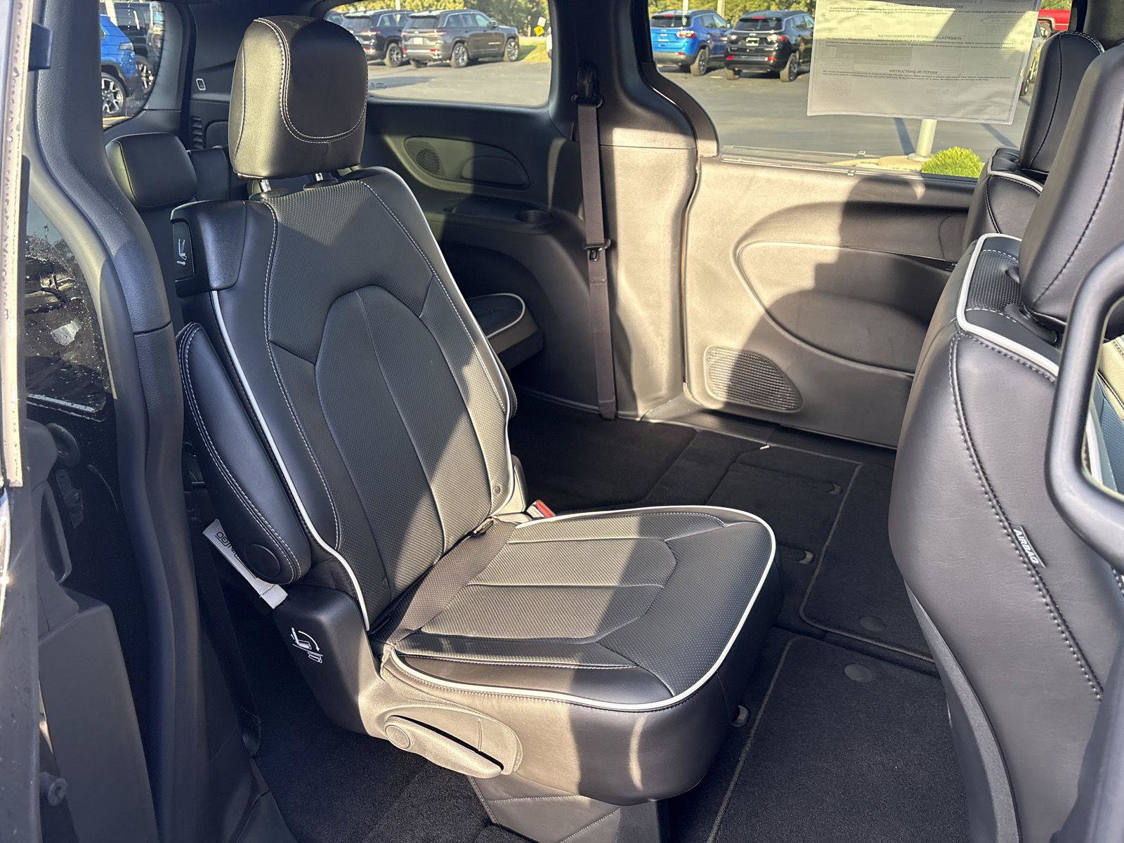 New 2027 Chrysler Pacifica Limited AWD/4WD image 14
