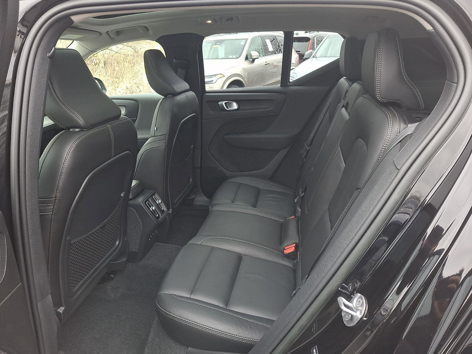 Certified 2023 Volvo XC40 B5 Ultimate w/ Climate Package AWD/4WD image 10