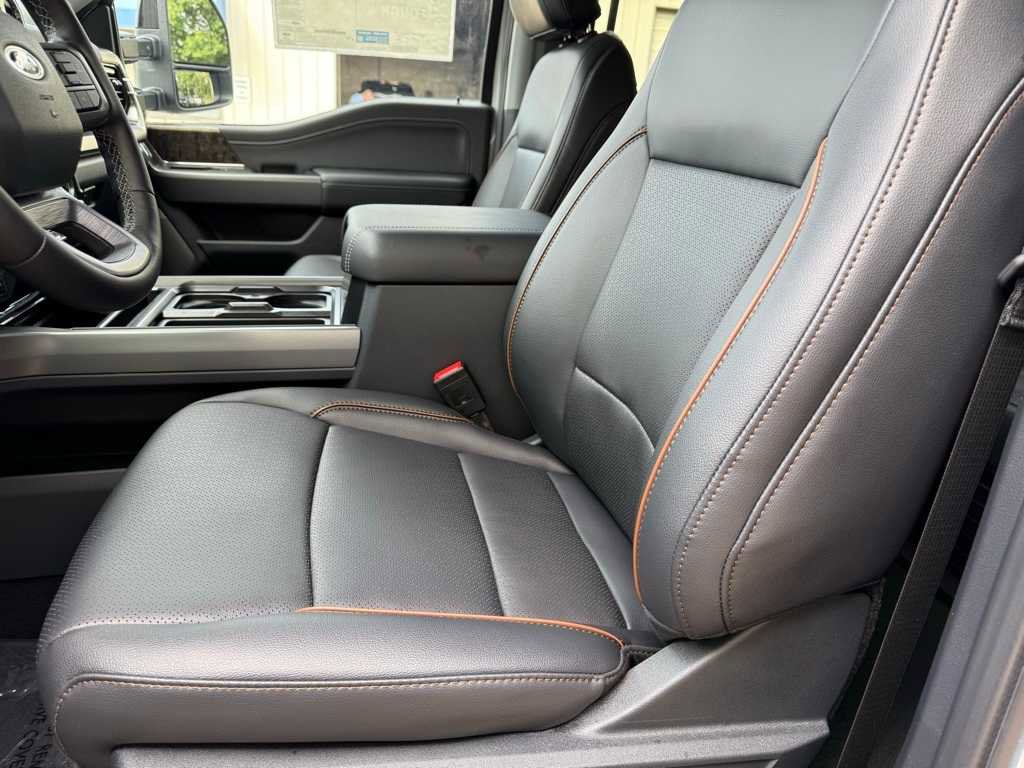 New 2026 Ford F250 Lariat w/ Black Appearance Package image 4