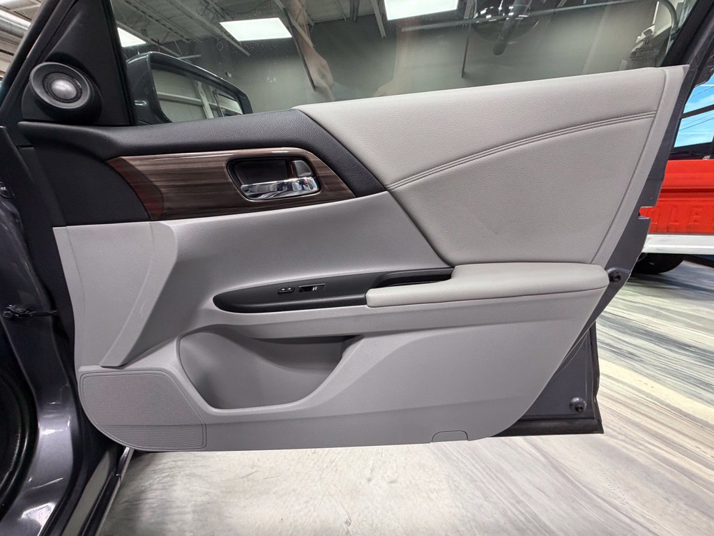 Used 2016 Honda Accord EX-L image 41