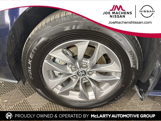 Used 2025 Toyota Sienna LE image 29