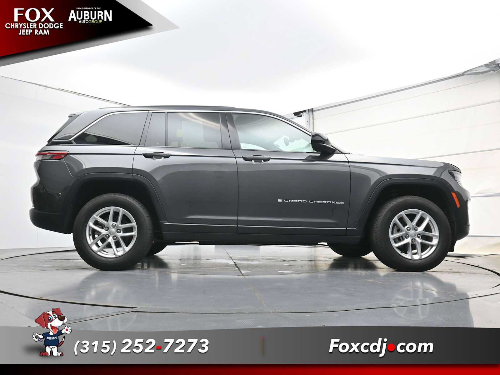 Used 2024 Jeep Grand Cherokee Laredo X w/ Luxury Tech Group I AWD/4WD image 27