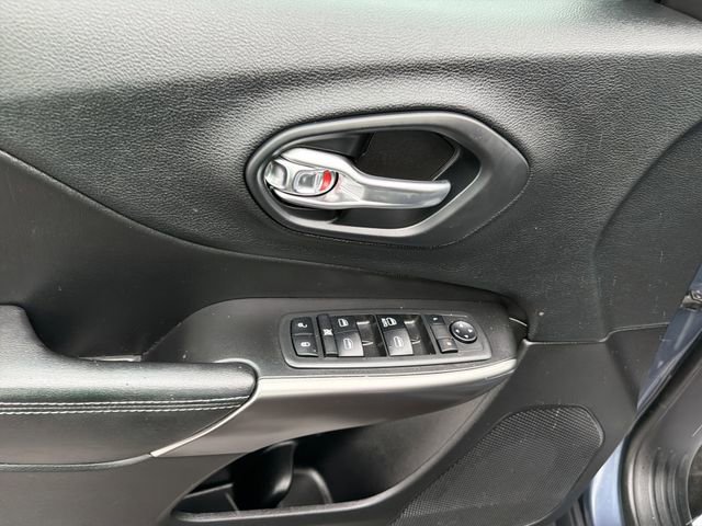 Used 2019 Jeep Cherokee Latitude w/ Popular Appearance Group image 15